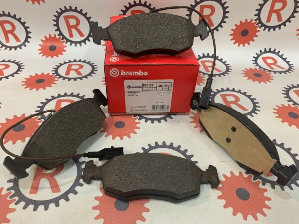 Kit pastiglie freno anteriori marca Brembo Fiat 500 Punto Evo P23138 oem 77366538-77366537-